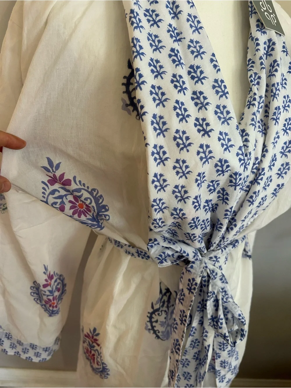 NWT Pomegranate White 100% Cotton Robe with Blue & Teal Floral Print